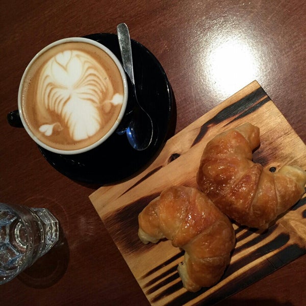 Foto diambil di Hay Café Café oleh Yami S. pada 7/2/2015