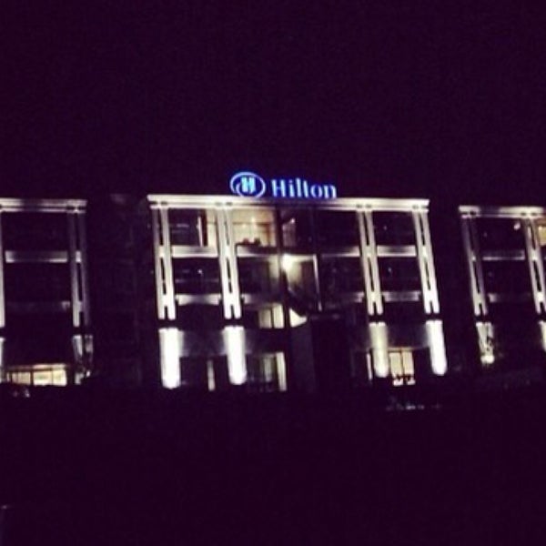รูปภาพถ่ายที่ Hilton Lake Taupo โดย Gökçe เมื่อ 7/18/2015