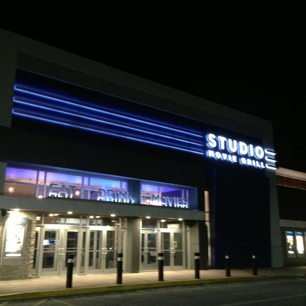 Photo taken at Studio Movie Grill Wheaton by Jonathan O. on 3/14/2013