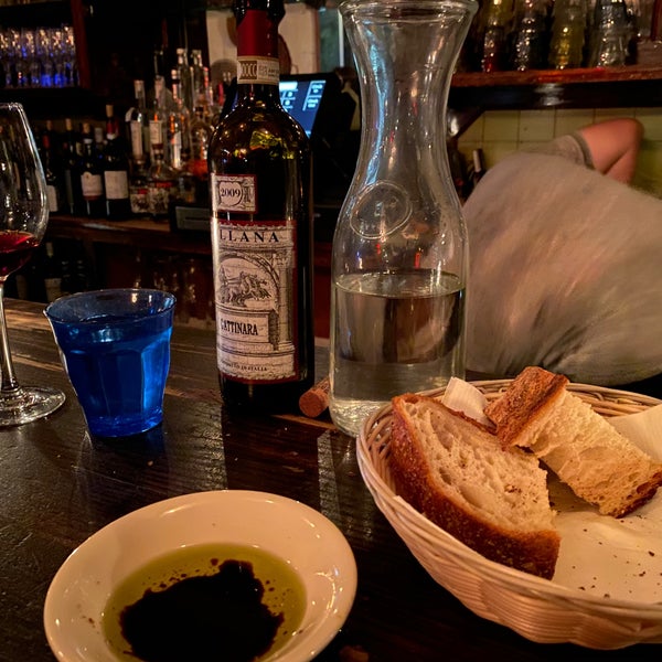 Foto diambil di D.O.C. Wine Bar oleh Jon M. pada 10/23/2019