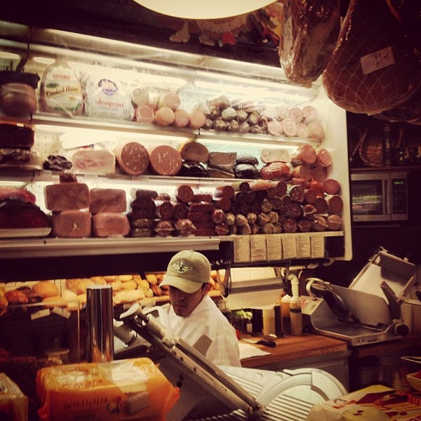 5/14/2013에 Jon M.님이 Milano Market에서 찍은 사진