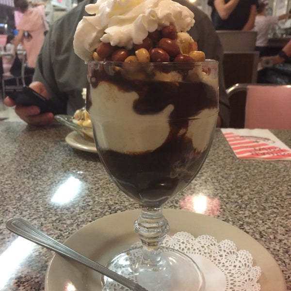 Photo taken at Sugar Bowl Ice Cream Parlor Restaurant by Kim B. on 2/27/2018