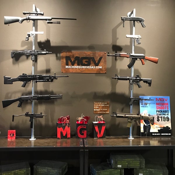 Foto diambil di Machine Guns Vegas oleh James W. pada 6/10/2017