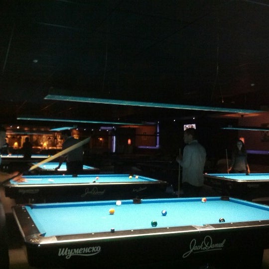 Foto tomada en STIX Bar &amp; Billiards  por Emo N. el 10/30/2012