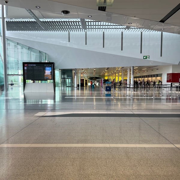 รูปภาพถ่ายที่ Canberra International Airport (CBR) โดย Herath P. เมื่อ 2/28/2023