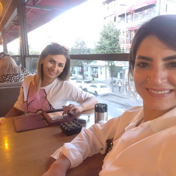 Снимок сделан в Qplus Cafe &amp; Restaurant пользователем Ömür İ. 9/27/2020
