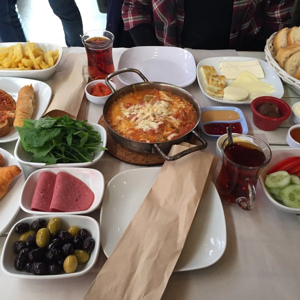 Foto tomada en Siyah Cafe &amp; Breakfast  por Elif Neva el 10/21/2018