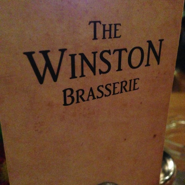 รูปภาพถ่ายที่ The Winston Brasserie โดย Mert C. เมื่อ 2/16/2013