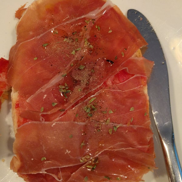 Tostada de salmón t te chai, para morir y por 6 euros puedes desayunar bien