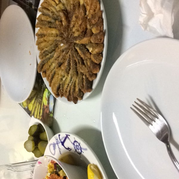 Das Foto wurde bei Denizaltı Balık Restorant von Abdullah K. am 11/9/2016 aufgenommen
