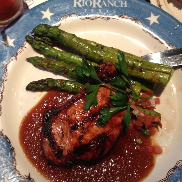 Foto diambil di Rio Ranch Restaurant oleh Rose H. pada 6/18/2013