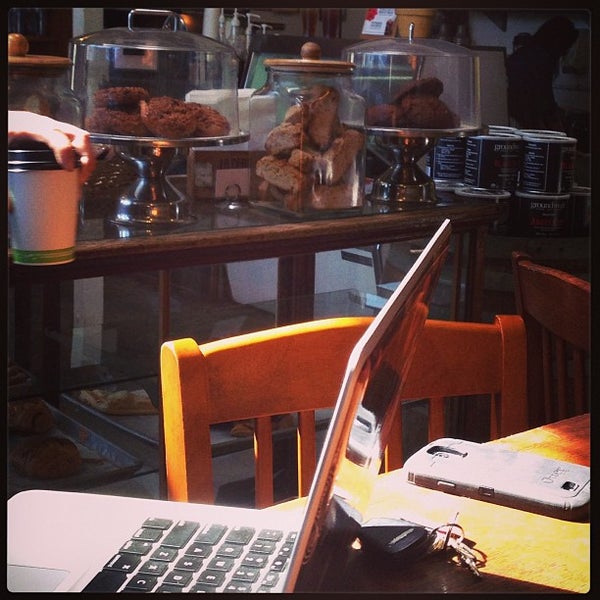 รูปภาพถ่ายที่ Groundwork Coffee โดย Teaspout เมื่อ 9/26/2013