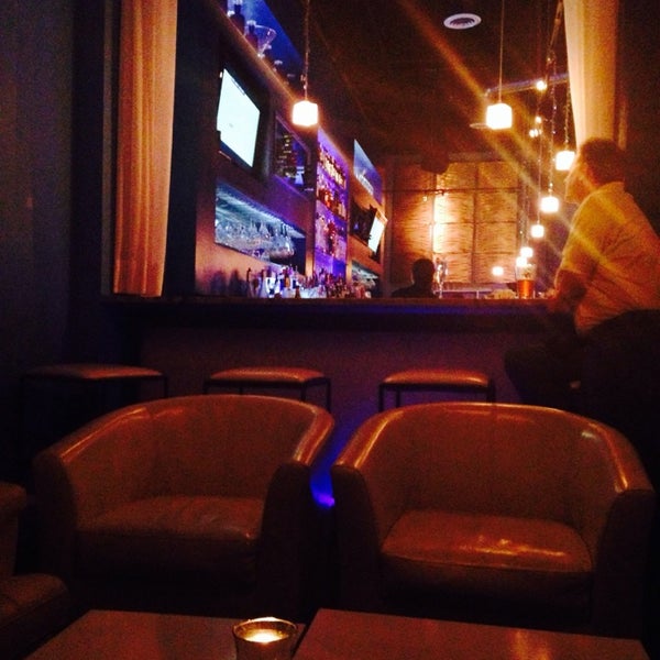 รูปภาพถ่ายที่ Ice Martini Bar โดย Brooke B. เมื่อ 4/12/2014