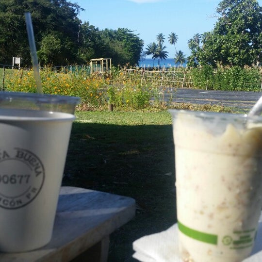 I loved the yogurt with granola, honey, banana and pineapple. My wife liked also the Buddah's Belly juice. The view is great. Best place to relax and eat healthy.