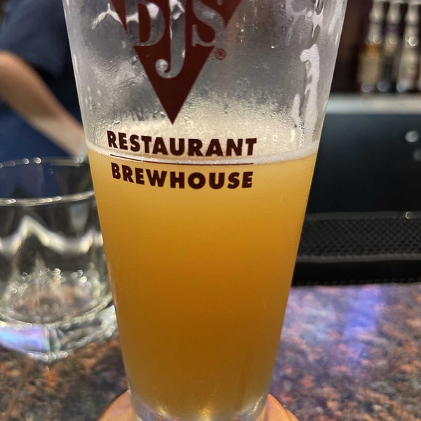 Photo taken at BJ&#39;s Restaurant &amp; Brewhouse by Scott D. on 3/22/2022