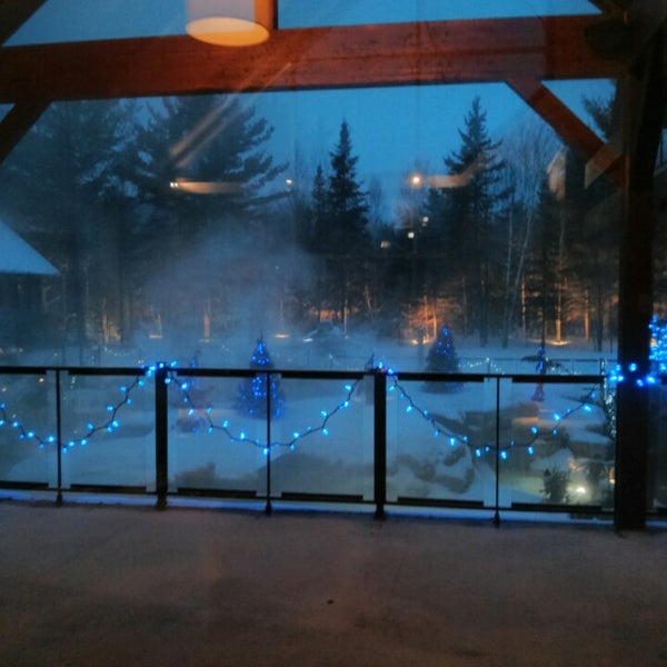 Photo taken at KiNipi Spa &amp; Bains Nordiques by Jean-Francois P. on 2/1/2014
