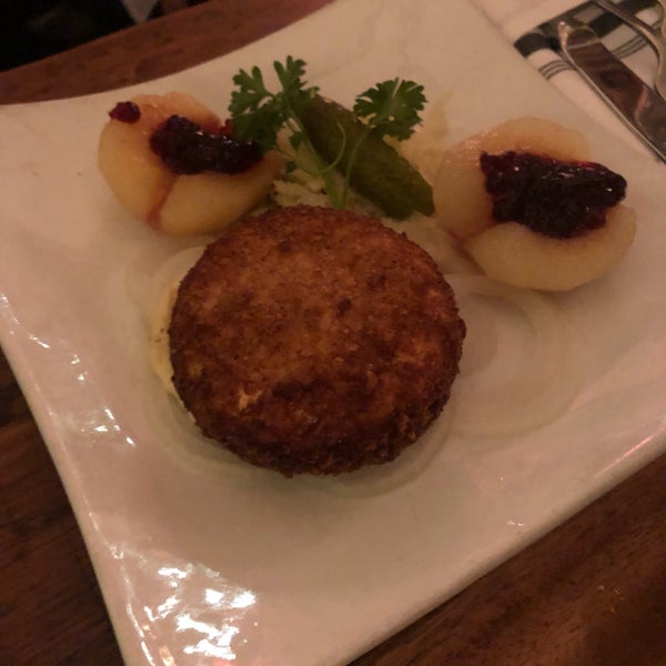 Photo taken at Heidelberg Restaurant by Mia D. on 12/29/2018