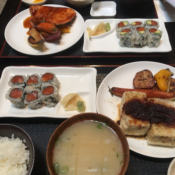 1/4/2017にMia D.がNare Sushiで撮った写真