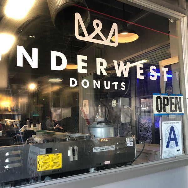 Снимок сделан в Underwest Donuts пользователем Mia D. 3/9/2019