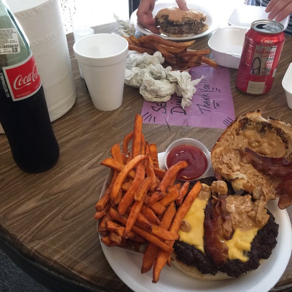 Hubcap Grill (Now Closed) Burger Joint in Houston