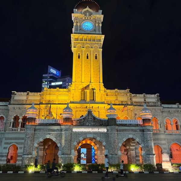 Photo taken at Bangunan Sultan Abdul Samad by Dz!^3t on 10/16/2022
