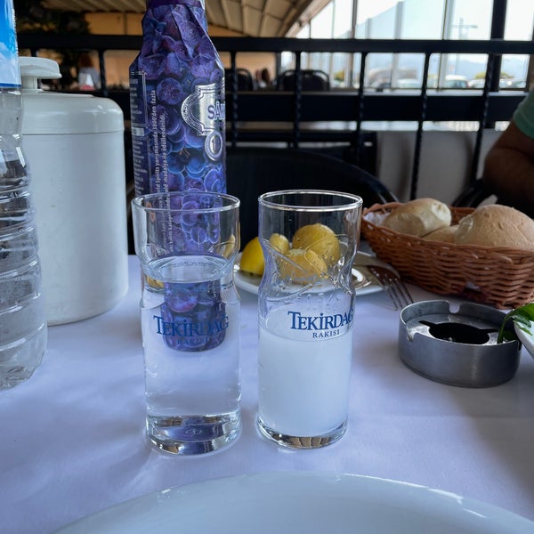 Das Foto wurde bei Birinci Kordon Balık Restaurant von Ç@ğl@r am 5/11/2022 aufgenommen