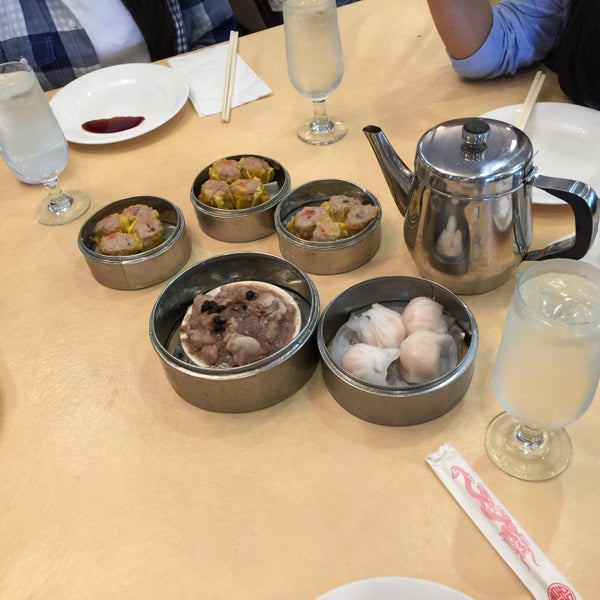 Das Foto wurde bei Canton House Chinese Restaurant von Carolyn N. am 8/5/2016 aufgenommen