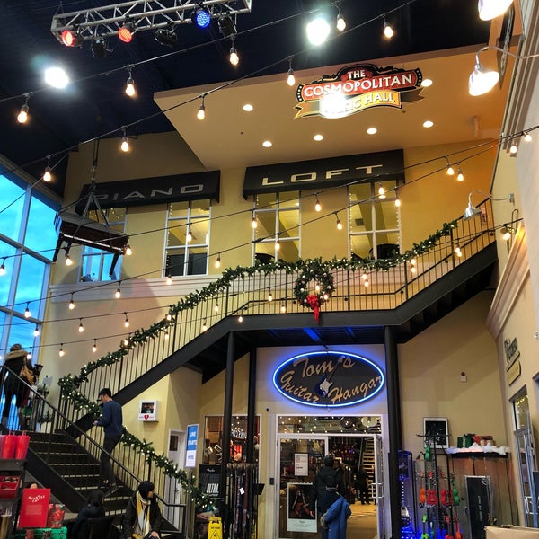 Photo taken at Cosmo Music - The Musical Instrument Superstore! by Chyrell on 12/1/2019
