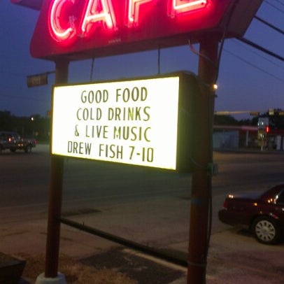 รูปภาพถ่ายที่ Hill&#39;s Cafe โดย Paul D. เมื่อ 9/22/2012