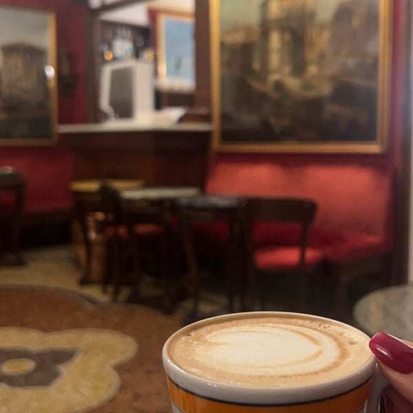 2/8/2024 tarihinde Sarah A.ziyaretçi tarafından Antico Caffè Greco'de çekilen fotoğraf
