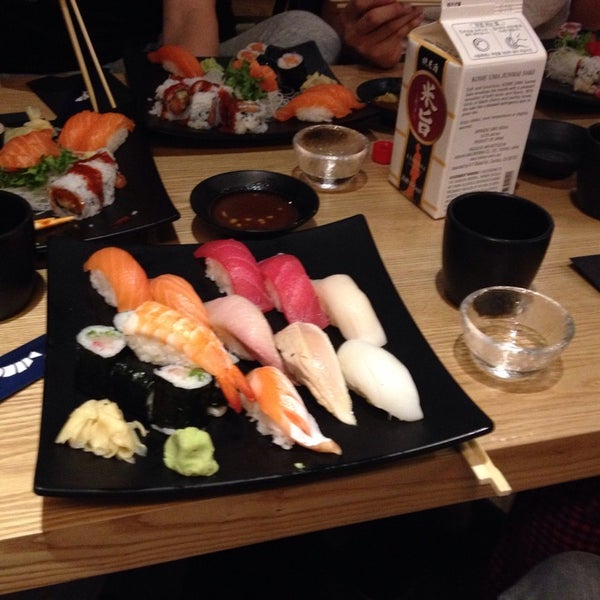 Photo taken at Sakanaya Restaurant by Joon Pil Y. on 11/27/2014