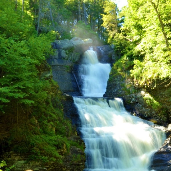 Falls 3 0. Водопад курулуур. Ручейки по скале. Начальник водопада. Водопад койриноя.