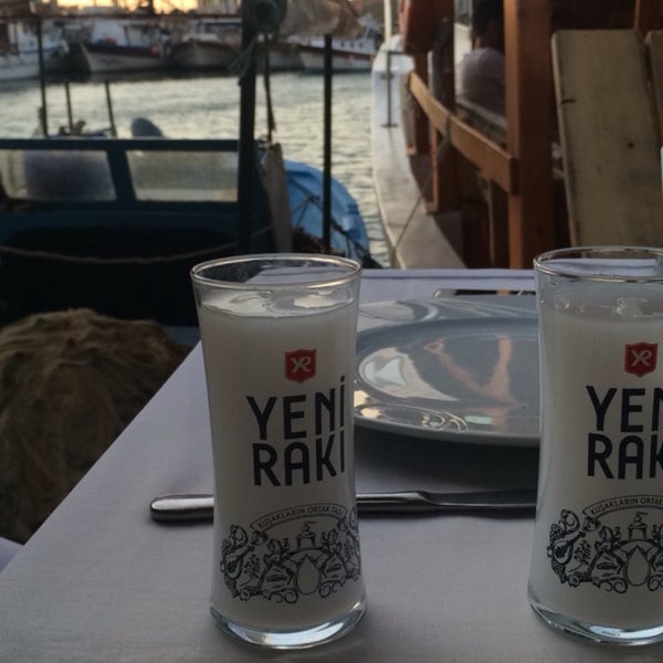 Foto tomada en Burç Restaurant  por Zeynep G. el 8/18/2019