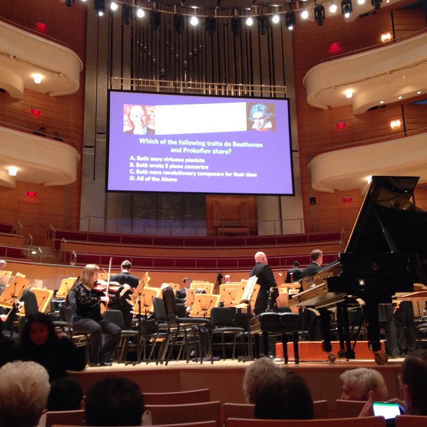 รูปภาพถ่ายที่ Renée and Henry Segerstrom Concert Hall โดย HiDe T. เมื่อ 12/4/2015