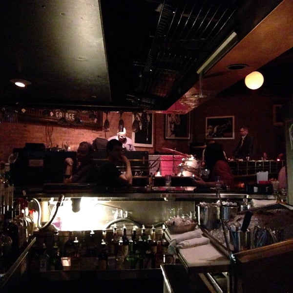 รูปภาพถ่ายที่ Garage Restaurant &amp; Cafe โดย HiDe T. เมื่อ 7/25/2015