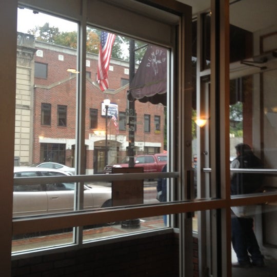 รูปภาพถ่ายที่ Main Street Cafe โดย Chris S. เมื่อ 9/30/2012