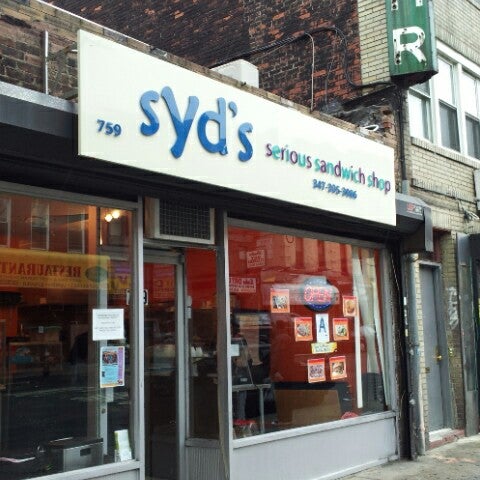 Foto tirada no(a) Syd&#39;s Serious Sandwich Shop por Mike D. em 4/29/2013