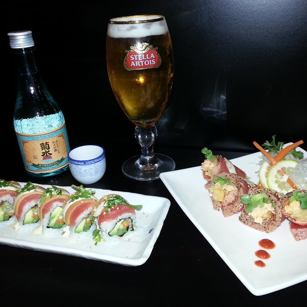 4/11/2015 tarihinde Sushi Kawa Sports Bar &amp; Grillziyaretçi tarafından Sushi Kawa Sports Bar &amp; Grill'de çekilen fotoğraf
