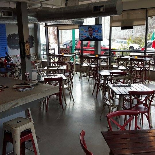 4/15/2016 tarihinde Pizza E Birraziyaretçi tarafından Pizza E Birra'de çekilen fotoğraf