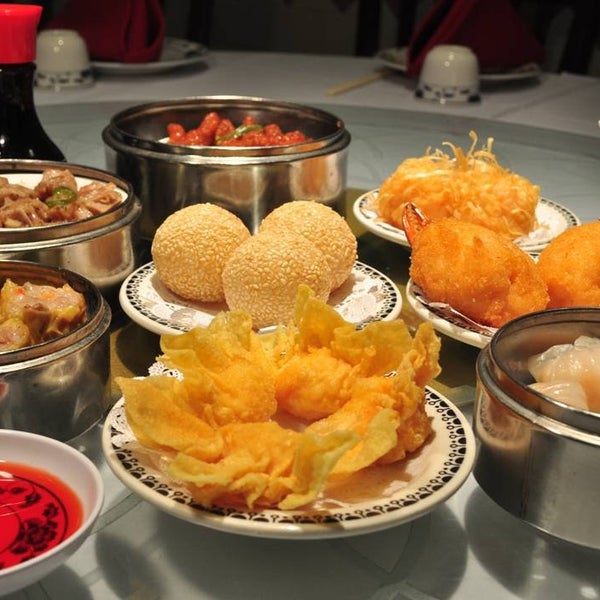 Das Foto wurde bei Harbor Palace Seafood Restaurant von Harbor Palace Seafood Restaurant am 3/10/2015 aufgenommen