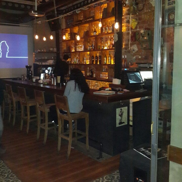 Foto diambil di We Cafe Bar oleh Onur K. pada 10/3/2014