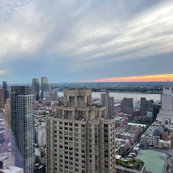รูปภาพถ่ายที่ Residence Inn by Marriott New York Manhattan/Central Park โดย Yian เมื่อ 6/11/2022