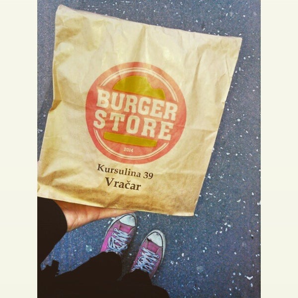 3/24/2015 tarihinde Nikola T.ziyaretçi tarafından Burger Store'de çekilen fotoğraf