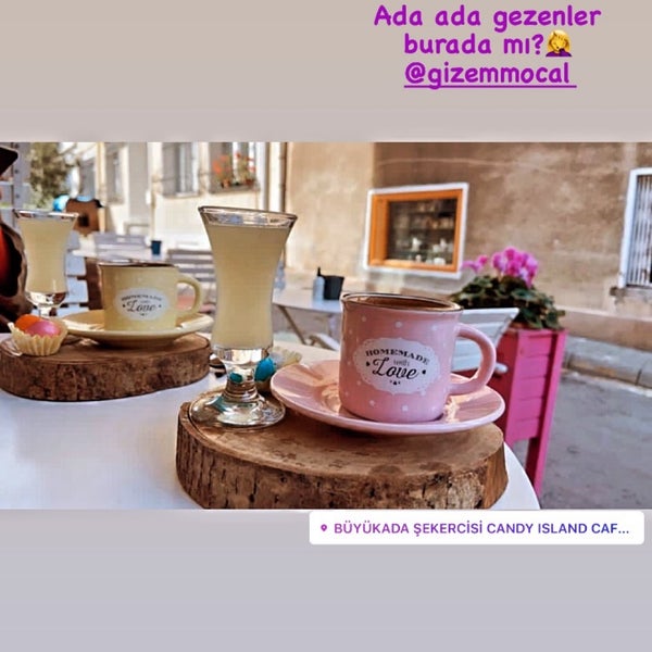 Photo prise au Büyükada Şekercisi Candy Island Cafe Patisserie par Burcu G. le10/29/2020