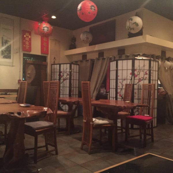 Foto tirada no(a) Oishi Japanese Restaurant por Nely R. em 3/27/2015