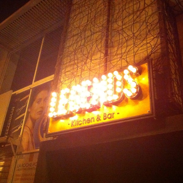 4/27/2014 tarihinde Nely R.ziyaretçi tarafından Legends Kitchen &amp; Bar'de çekilen fotoğraf