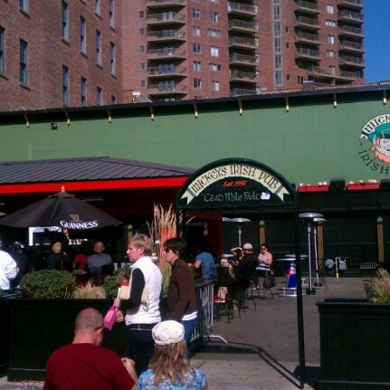 9/29/2012にDavid N.がMickey&#39;s Irish Pubで撮った写真