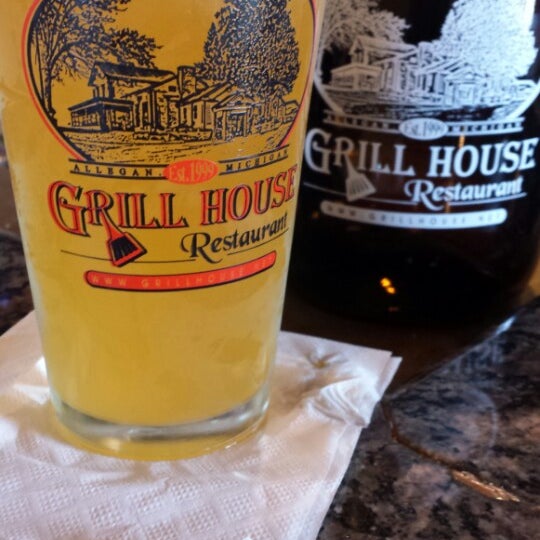 Das Foto wurde bei The Grill House Restaurant von Amy E. am 5/4/2014 aufgenommen