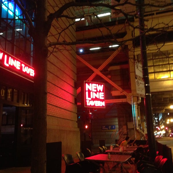 Foto tirada no(a) New Line Tavern por Rob C. em 4/30/2013