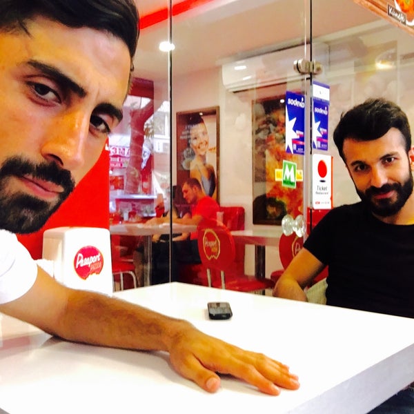 Das Foto wurde bei Pasaport Pizza von Çağlar S. am 7/6/2016 aufgenommen